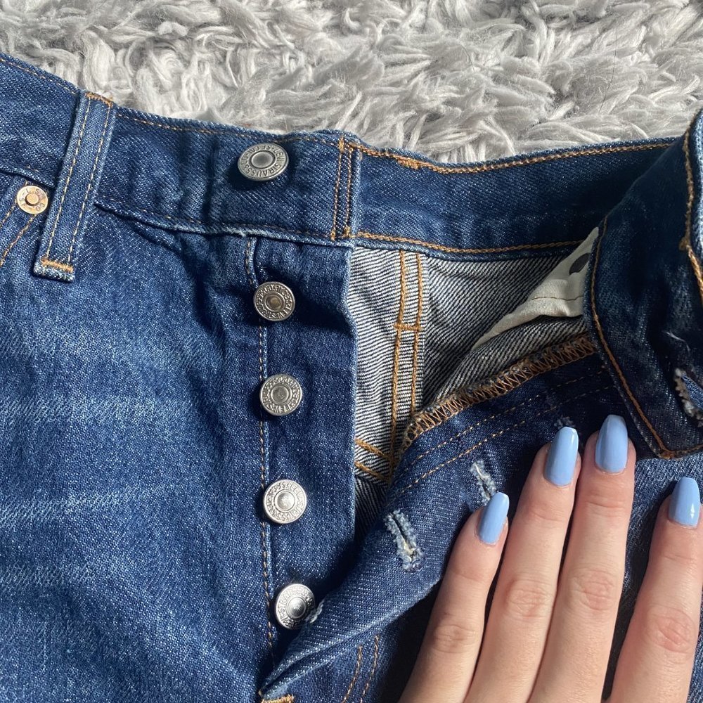 Levi 501 Jean Shorts - Picture 5 of 6